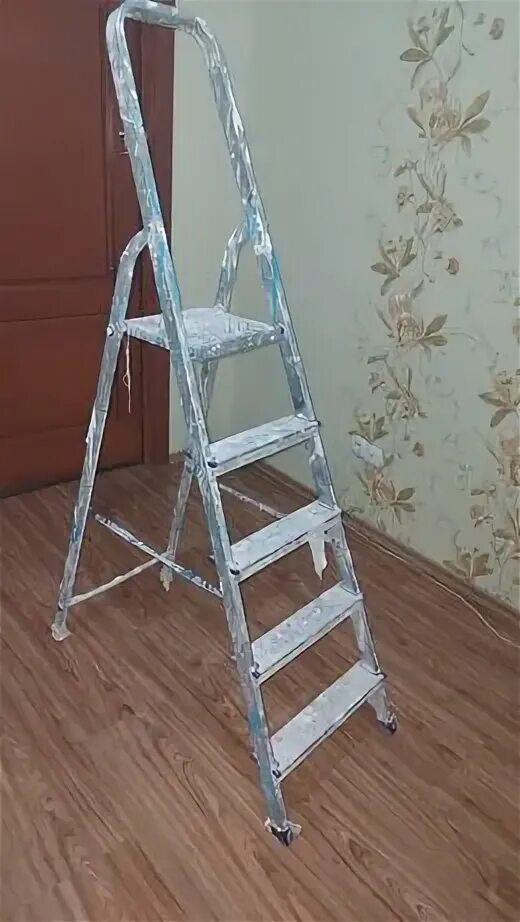 Краузе лестницы 5 ступеней. Продам стремянки. Стремянка алюмет 216793. Алюминиевая стремянка zarges z600. Стремянка двухсторонняя 6 ступеней.