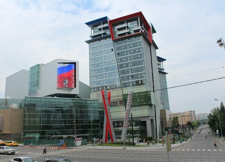 м молодежная плаза. мфк кунцево плаза. кунцево плаза москва ярцевская улица. ул ярцевская 19 мфк кунцево плаза молодёжная. тц кунцево плаза.
