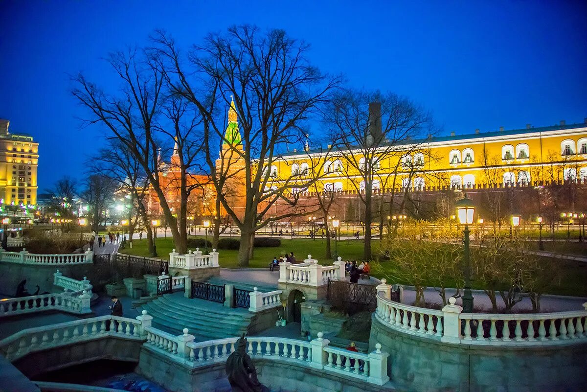 Сады московского кремля. Александровский парк Москва. Парк Александровский сад Москва. Москва Кремль Александровский сад. Красная площадь Александровский сад.