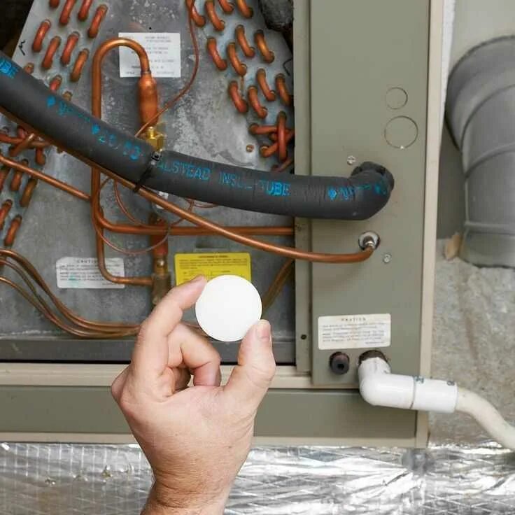 Трубка слива конденсата сплит системы электролюкс. Хлюпает кондиционер. Дутый кондиционер. Кондиционер капает на людей. Схема установки сплит системы в квартире.