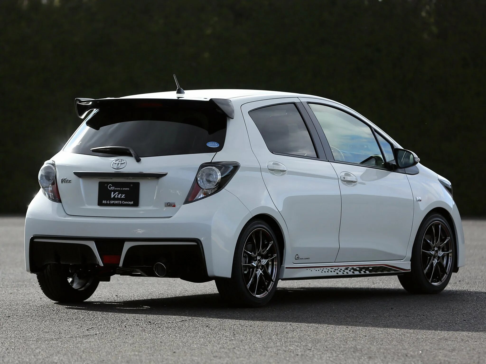 Витц 2014 года. Toyota Vitz RS. Toyota Vitz RS 2000. Toyota Vitz 2. Toyota Vitz 1.5 RS.