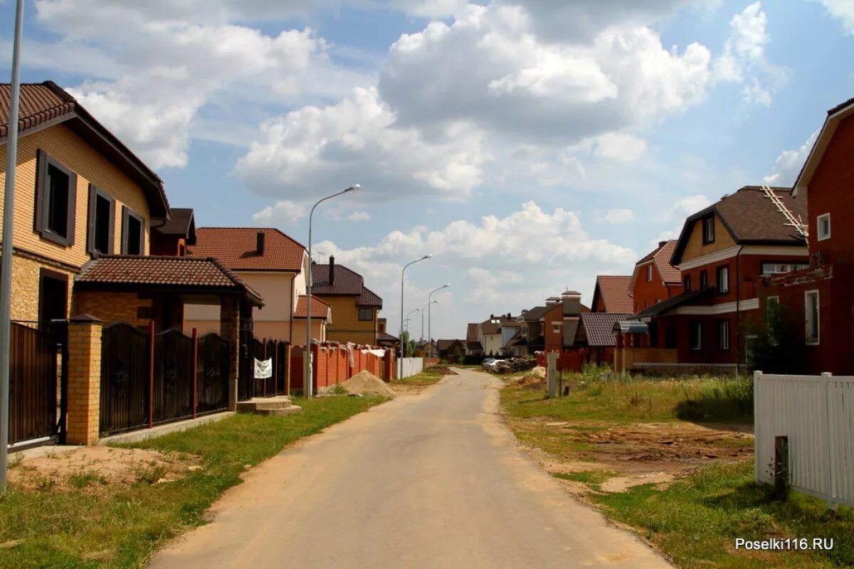 Поселок загородный 3. Клубный поселок Beha. Загородный клубный поселок. Коттеджный поселок Маркс. Поселок загородный Арзамас.