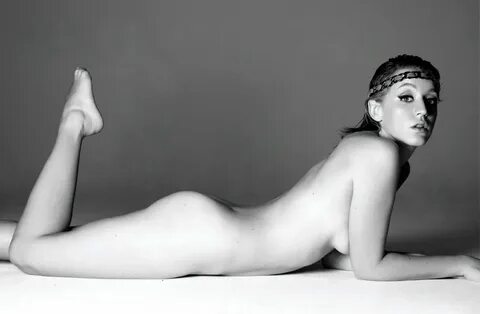 Голая Людивин Санье на эротических ню фото без цензуры.
