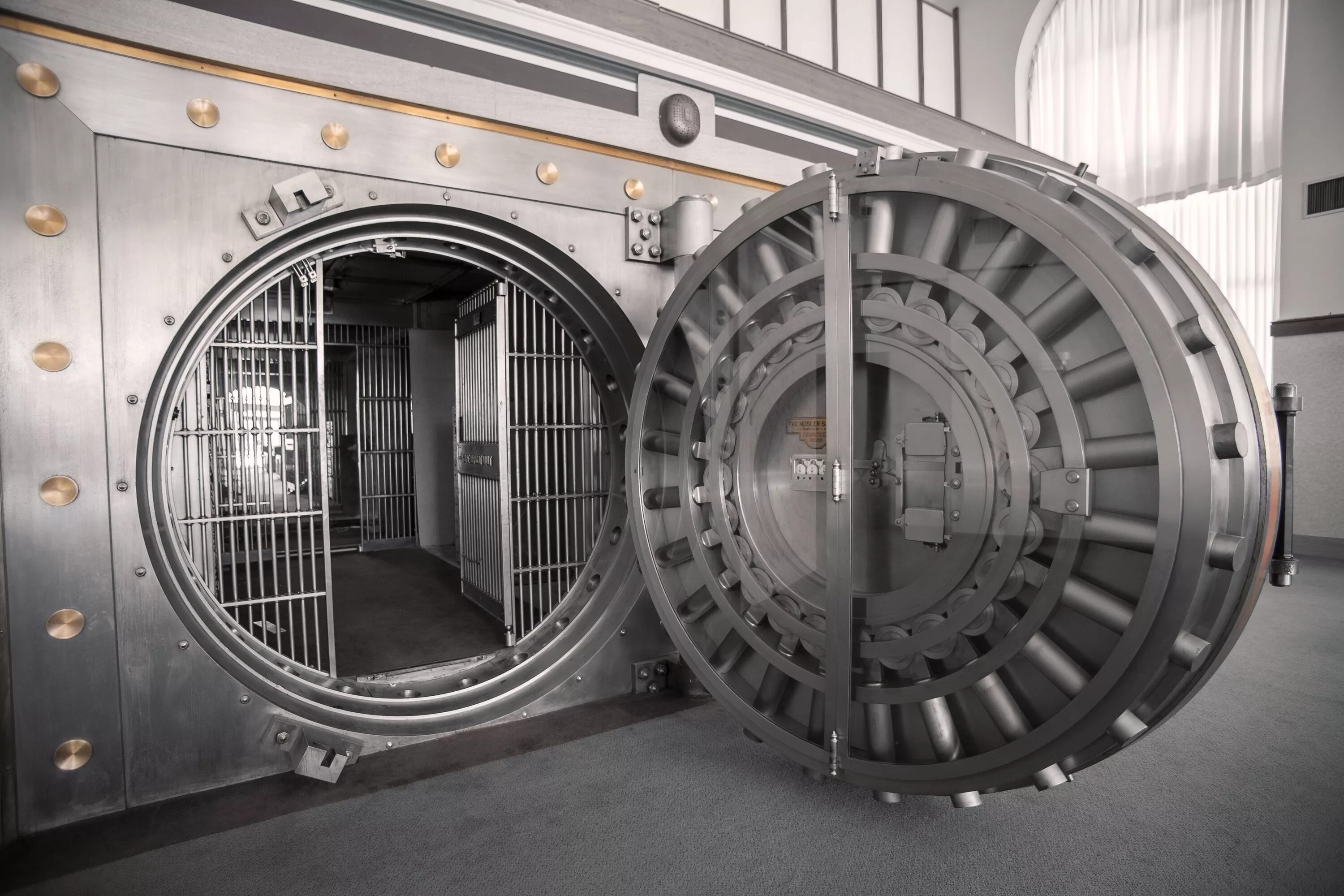 Хранилище the Vault. Дверь банковского хранилища. Банковский сейф. Банковское хранилище с круглой дверь. Ball vault