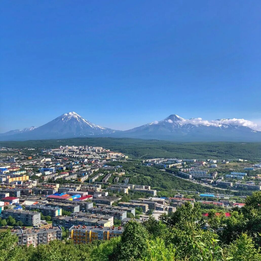 Петропавловск население. Камчатка Петропавловск-Камчатский. Город Камчатка Петропавловск Камчатка. Смотровая Петропавловск Камчатский. Петропавловск-Камчатский центр города.