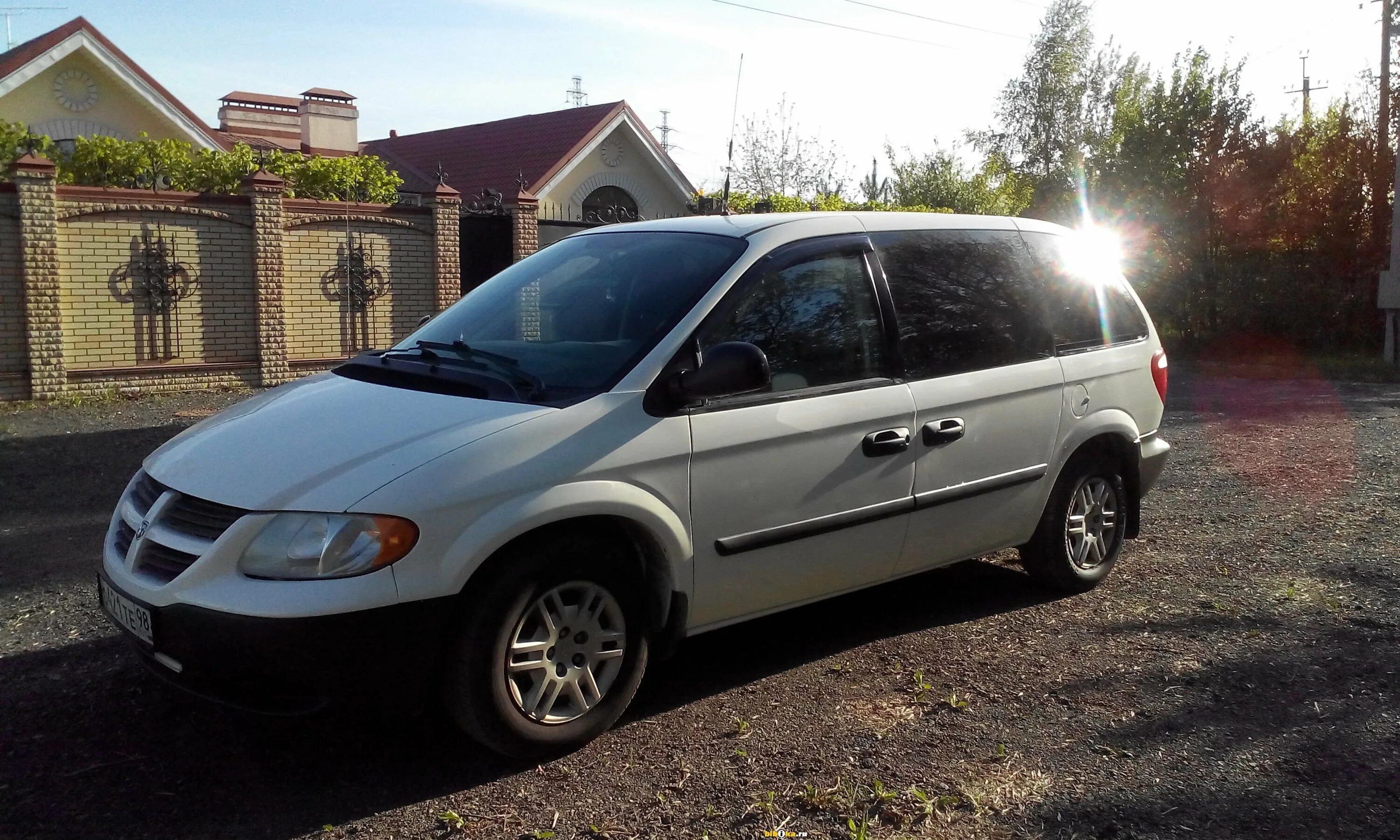 Купить додж караван спб. Dodge Caravan 4. Dodge Caravan 2005. Додж Караван 2005. Додж Гранд Караван 4.