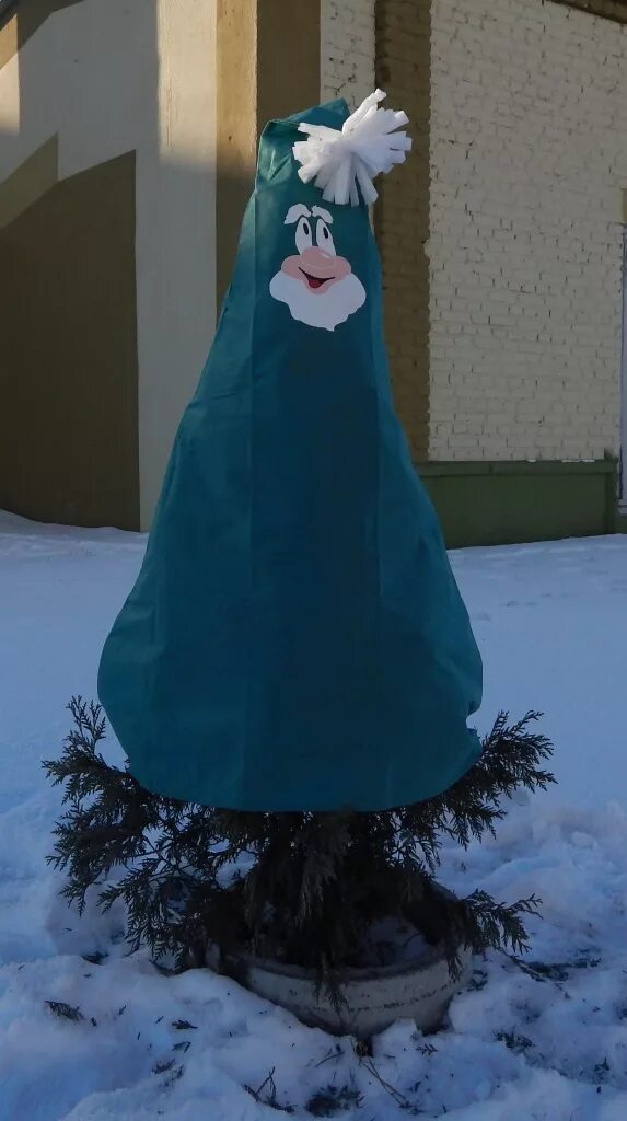 Чехлы для растений на зиму. 3 м. Чехол для укрытия растений. Зимнее укрытие (чехол) для роз и кустарников 400 * 900 мм [10/150] собпр 18-40-1а-к. Чехлы для растений на зиму.