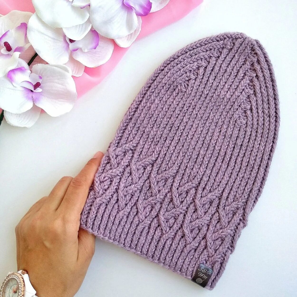 Шапка узор резинка. Шапка-резинка &quot;crystal hat&quot;. вязаные шапки резинкой 1х1. шапка спицами резинкой. шапка бини резинкой 1х1.