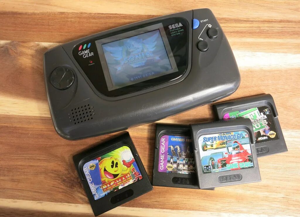 Старая приставка купить. Нинтендо геймбой 90х. Геймбой 2. Геймбой 2000. Портативная игровая консоль Sega Nintendo.