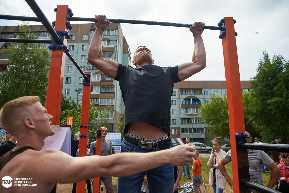 Соревнования по подтягиваниям. Турнир по подтягиванию. Чемпионат по подтягиванию. Чемпион по подтягиваниям. Соревнования по подтягиваниям Постер.