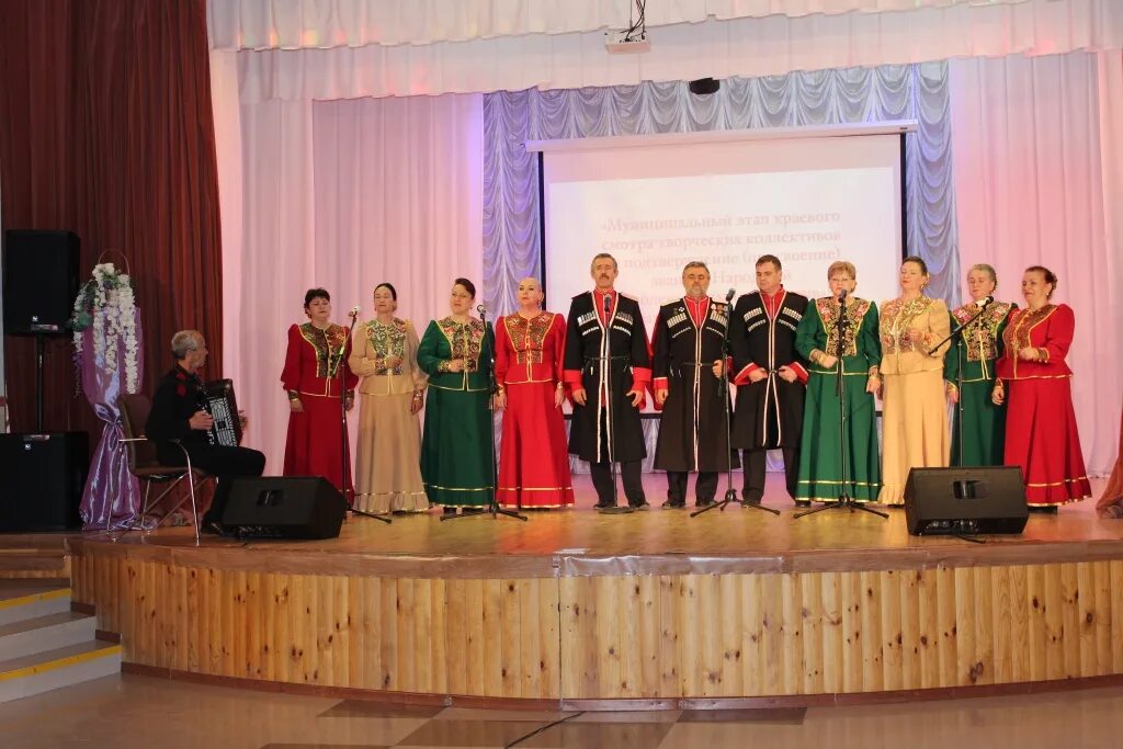 Поэт ашот саарян. Ансамбль народного танца кострома. Мельникова анапа культура. Фольклорные ансамбли краснодарского края. Коллективы анапы.