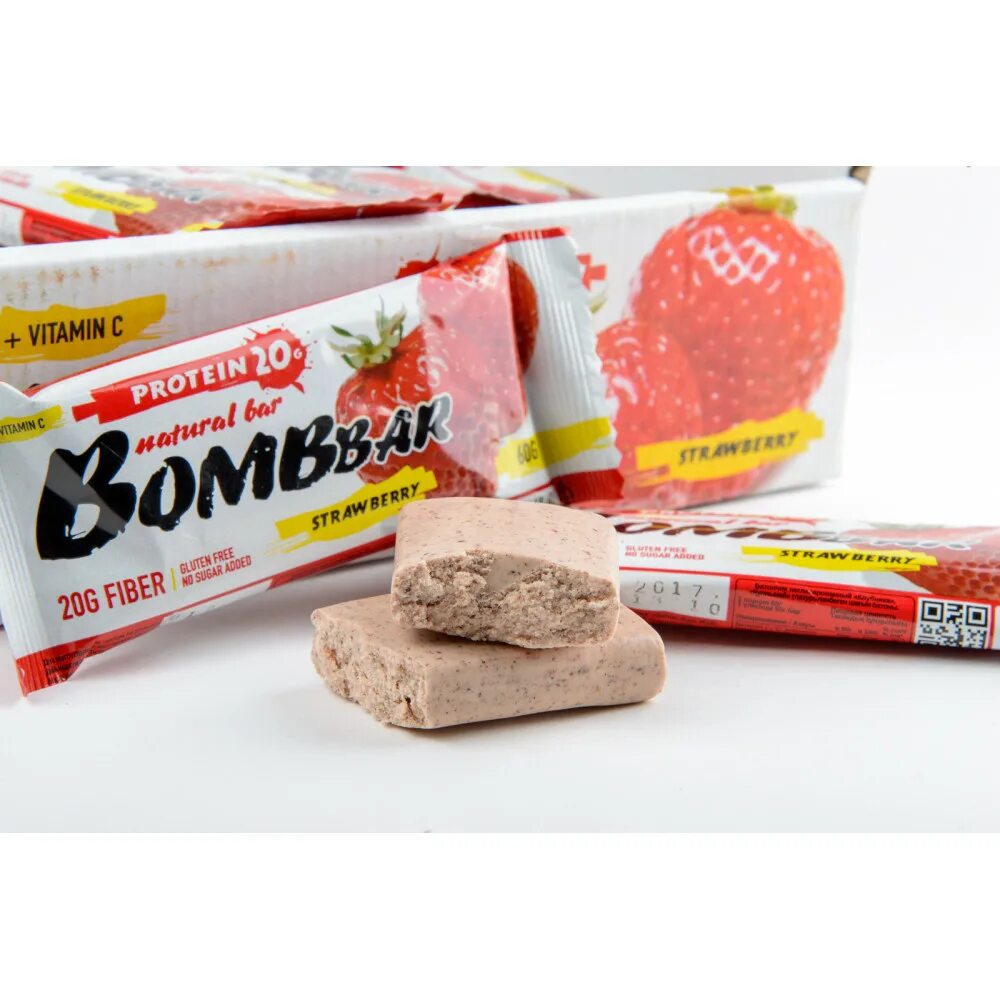 Bombbar chikabar клубника. Bombbar клубника миндаль. Bombar батончик 60 г. Бомбар батончик клубника. Бомбар мюсли батончик.