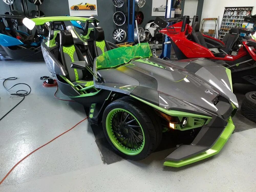 Машина Polaris Slingshot. Трицикл Поларис Slingshot. Polaris Slingshot 2020. Polaris Slingshot электромобиль. Polaris slingshot