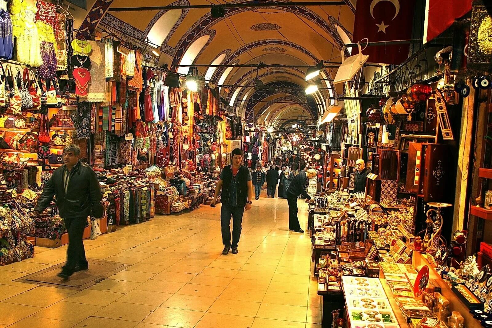 Shopping turkey. Гранд базар Капалы Чарши. Гранд базар Турция. Рынок в Стамбуле Гранд базар. Базар в Турции Стамбул.