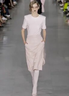 Показ max mara