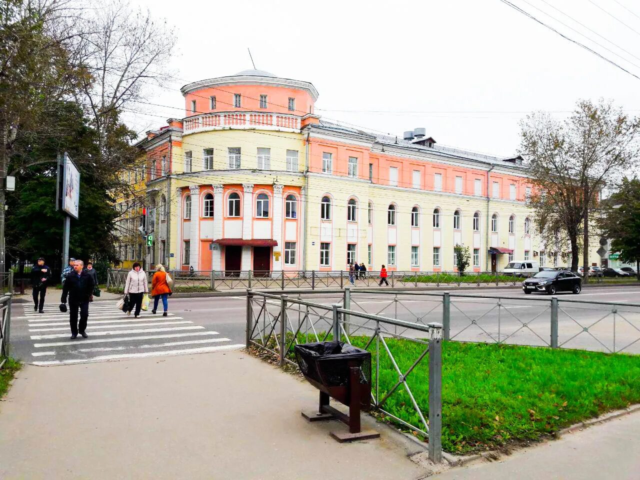 Санкт петербургская 3 великий новгород. Дом молодежи Великий Новгород. Дом молодежи Новоизмайловский 48. Дом молодёжи большая Санкт-Петербургская ул 44 Великий Новгород. Областной дом молодежи Великий Новгород.