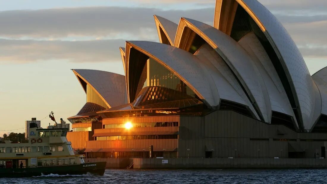 Харбинский оперный театр, китай. Большой театр уси. Оперный театр в харбине архитектура. Архитектор сиднейской оперы. Оперный театр в харбине архитектура.