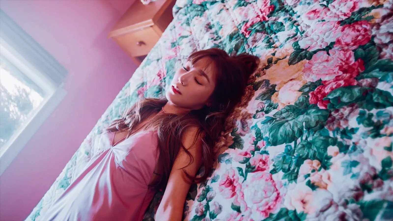 L just wanna. Тиффани хван 2025. tiffany k pop. i just wanna dance митсури. стефани хван гифки.