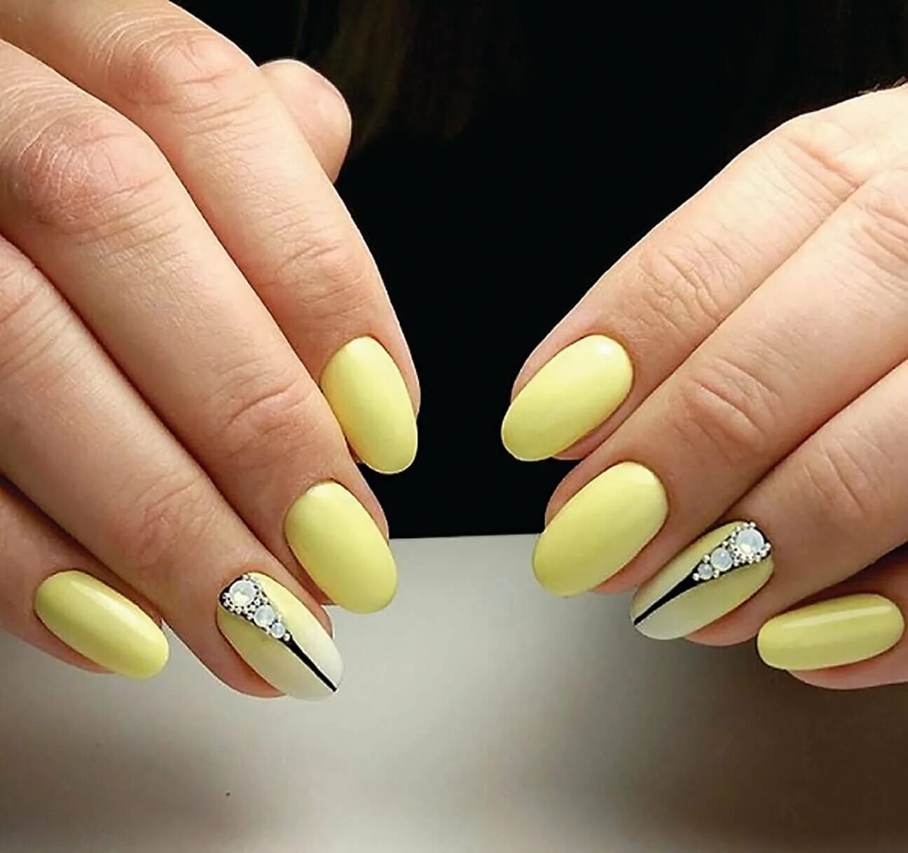 Дизайны желтых маникюр ногтей. Желтый маникюр. Лимонный маникюр. Красивые желтые ногти. Жёлтые ногти маникюр.