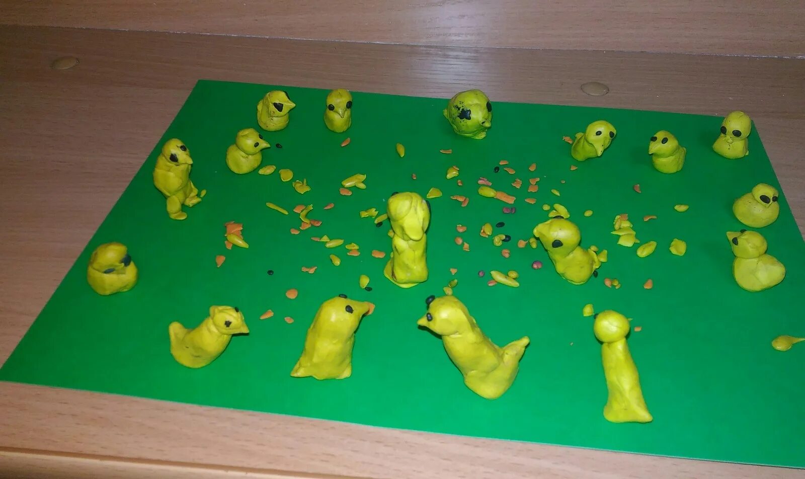 Лепка во второй младшей группе. Лепка цыпленок младшая группа. Лепка домашние животные средняя группа. Лепка в средней группе на тему домашние птицы. Лепка в первой младшей группе домашние животные.