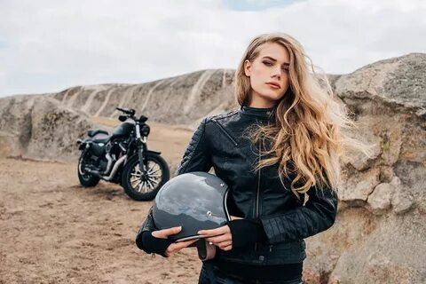 Девушка мотоциклист