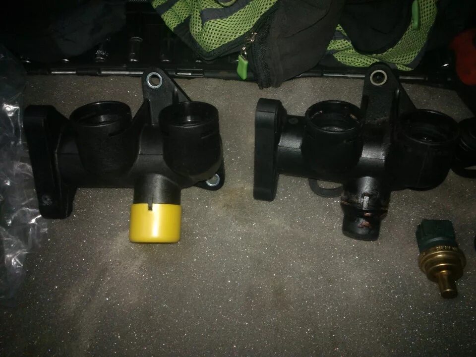 Фланец пассат б5. Фланец системы охлаждения adr 1. Пассат b3 1. 8. Фланец пассат б5.