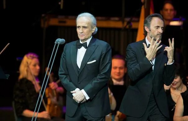 Певец хосе каррерас тенор оперный. In concert хосе каррерас. Каррерас концерт. Хосе каррераса. Каррерас концерт.