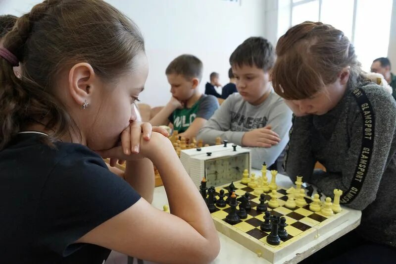 Шахматный турнир ход конем. В зимнем лагере проходил шахматный турнир число. Шахматный турнир осень. В зимнем лагере проходил шахматный турнир число. Турнир по шахматам.
