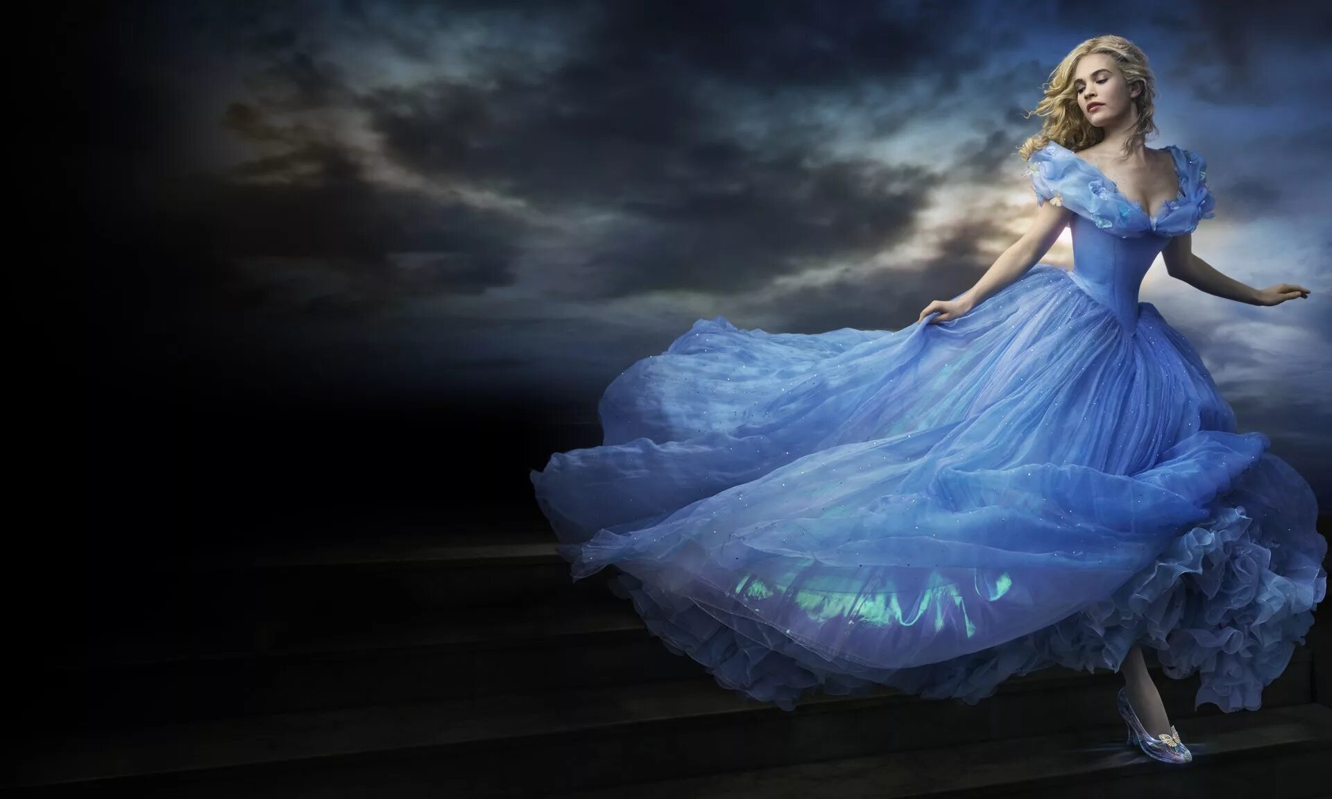 Мама в синем платье. Золушка (Cinderella) 2015. Золушка Дисней 2015. Золушка Уолт Дисней 2015.