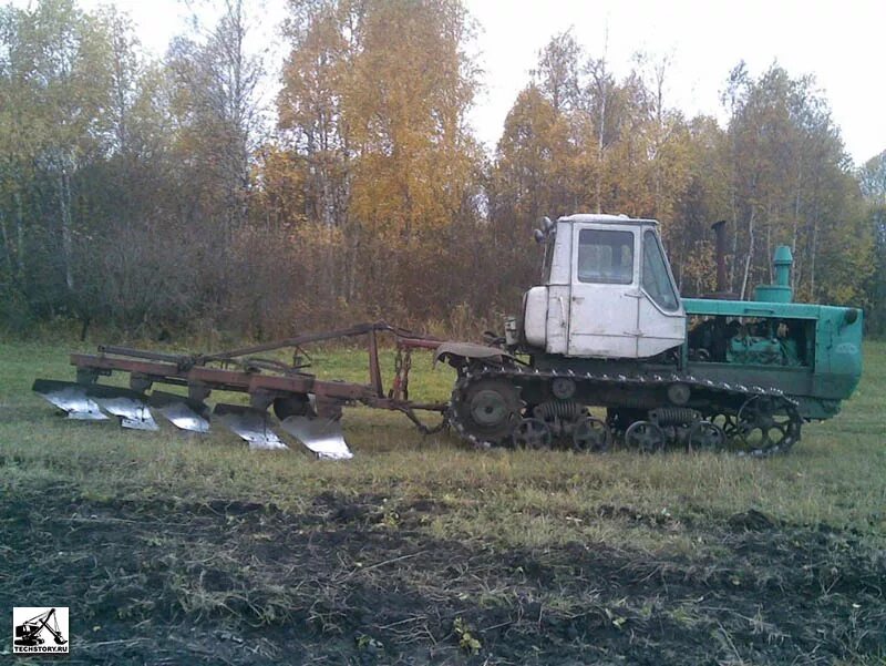 Т150 на гусеницах. Хтз т-150 гусеничный. трактор т 150 гусеничный с плугом. трактор хтз 150 гусеничный. трактор т150 гусеничный навеска.