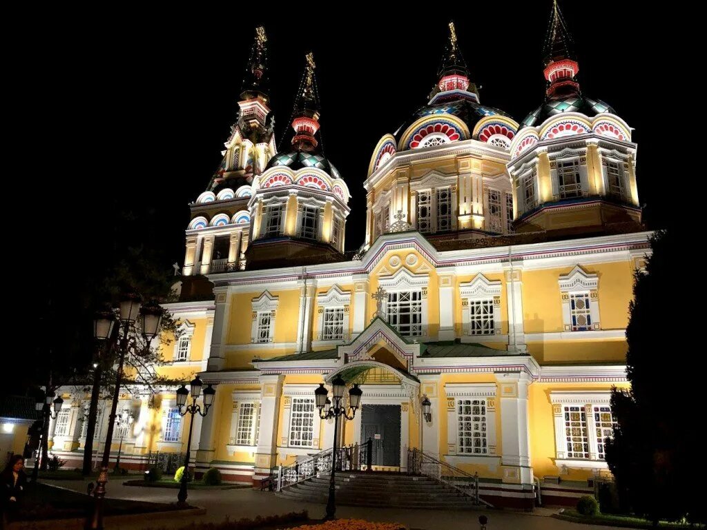 Вознесенский кафедральный собор г. Вознесенский кафедральный собор алма ата. Парк 28 панфиловцев вознесенский собор алматы. Вознесенский кафедральный собор алма-аты. Вознесенский собор алма-ата внутри.