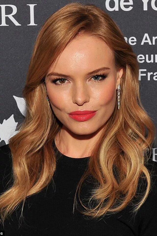 Цвет волос теплые оттенки. Руссо золотистый оттенок волос. Окрашивание в пшеничный цвет. Золотистая карамель матрикс. Карамельно бежевый цвет волос.