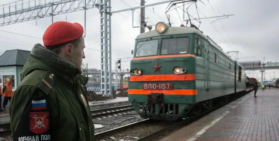 Поезд татарская омск. Электропоезд Омск Называевская. Электричка Омск. Электричка Называевская Омск. Поезда Омский перрон.