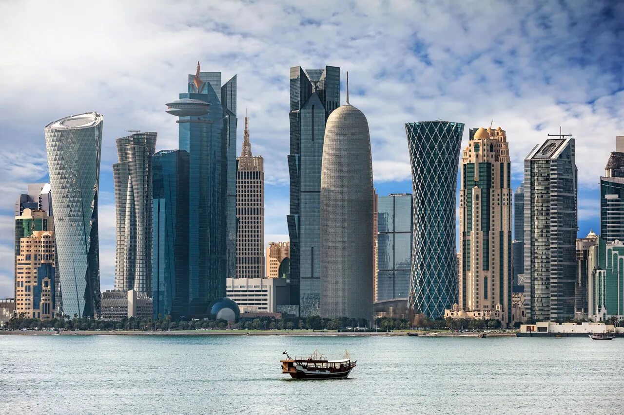 Катар оаэ. Остров жемчужина катара. The pearl-qatar катар. Доха катар. Катар самая богатая страна в мире.