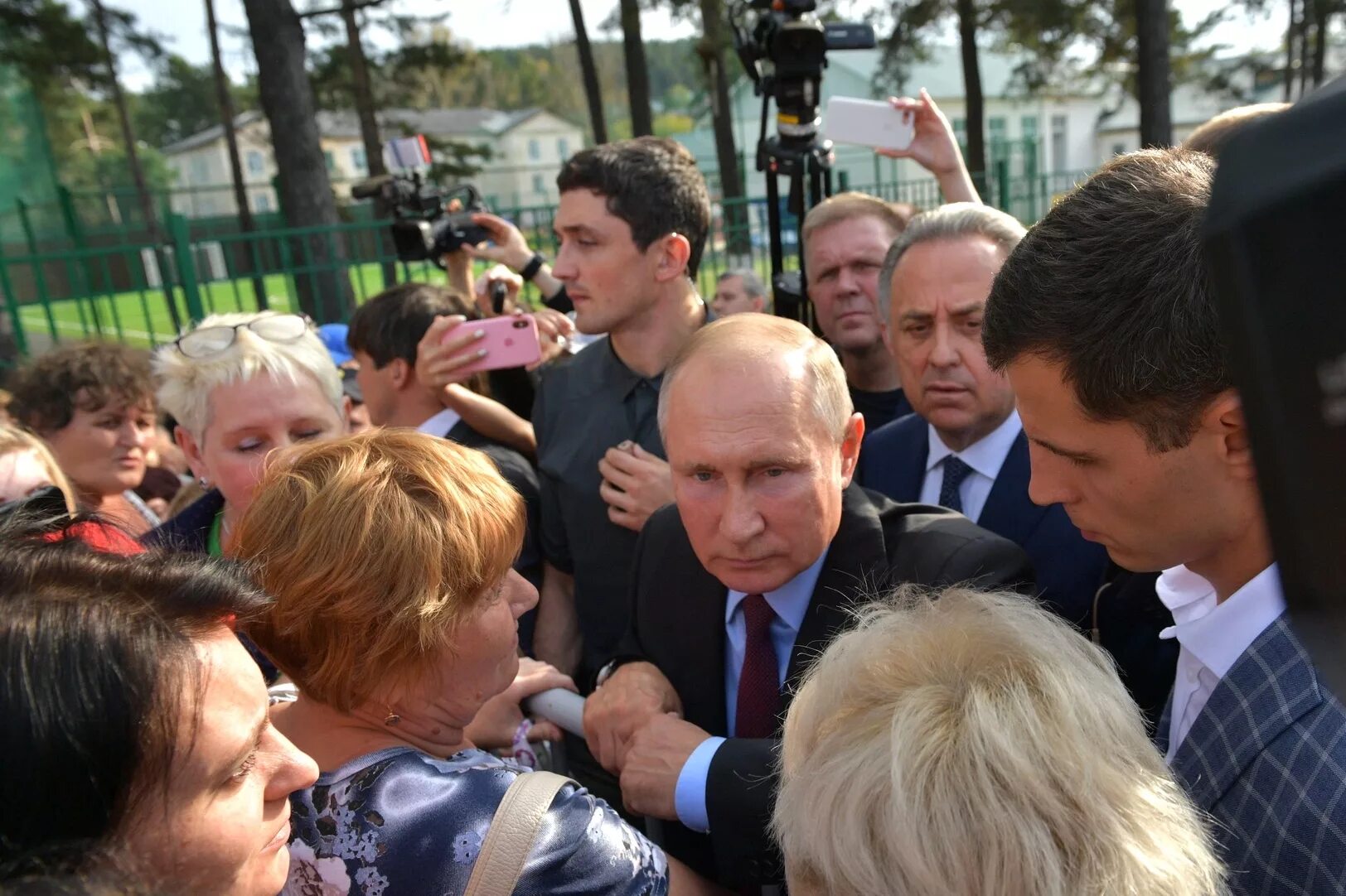 Встреча Путина с народом. Встреча Путина с жителями Иркутска. Главные новости политика видео