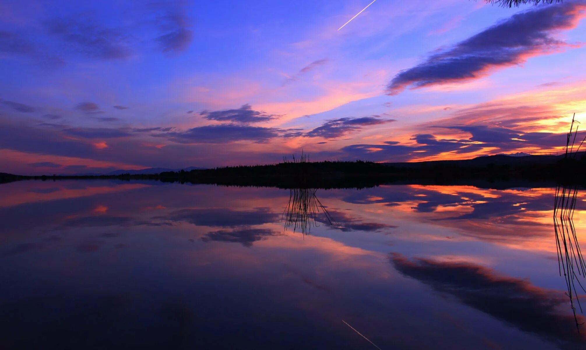 Вечер evening. Закат на озере. закат над озером. озеро вечером. вечерний закат.