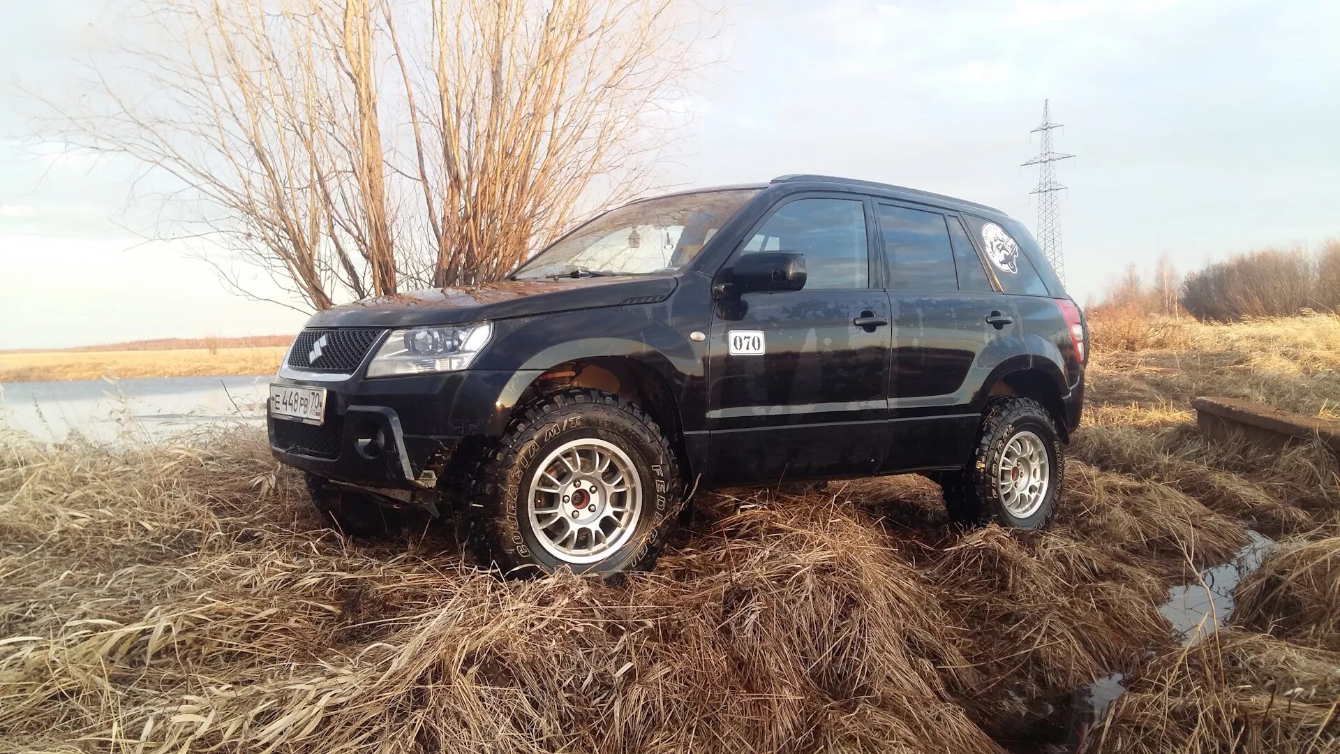 Vitara шины. Сузуки Гранд Витара на грязевой резине. Suzuki Grand Vitara 3 32 колеса. Suzuki Grand Vitara 3 грязевые шины. Сузуки Гранд Витара 2 для бездорожья.