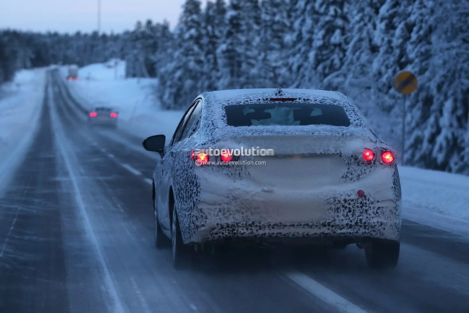 Шевроле круз холодно. Шевроле Круз в заносе. Chevrolet Cruze зима скорость. Видео Шевроле Круз закидало в клипе зимой.