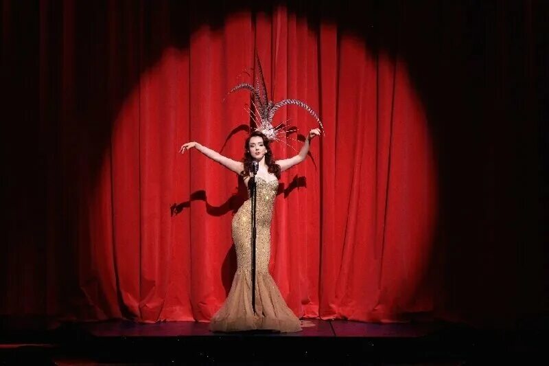 Актер на сцене. Большой театр историческая сцена балет. Выступает на сцене театра. Публика в театре. Выступает на сцене театра.