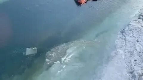 Фура в бирске ушла под лед