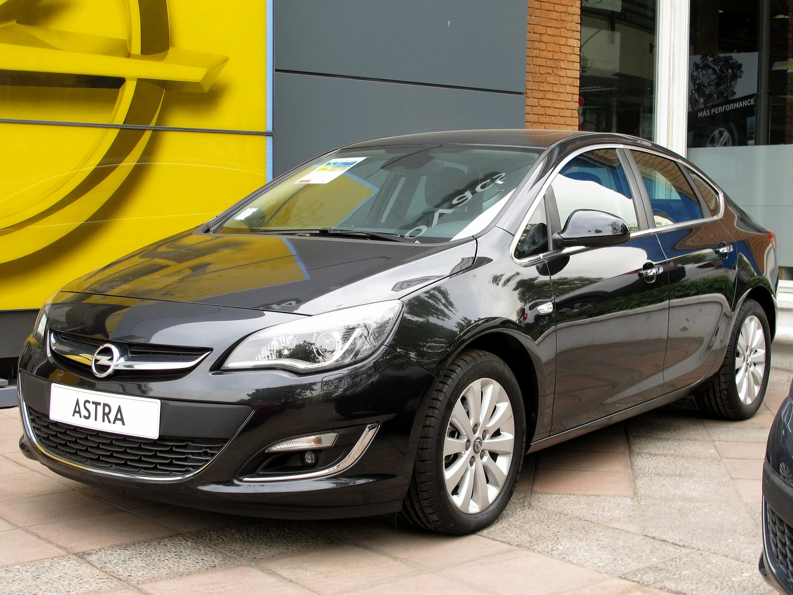 Автомобили седан с пробегом. Opel Astra j 2015. Opel Astra j sedan.