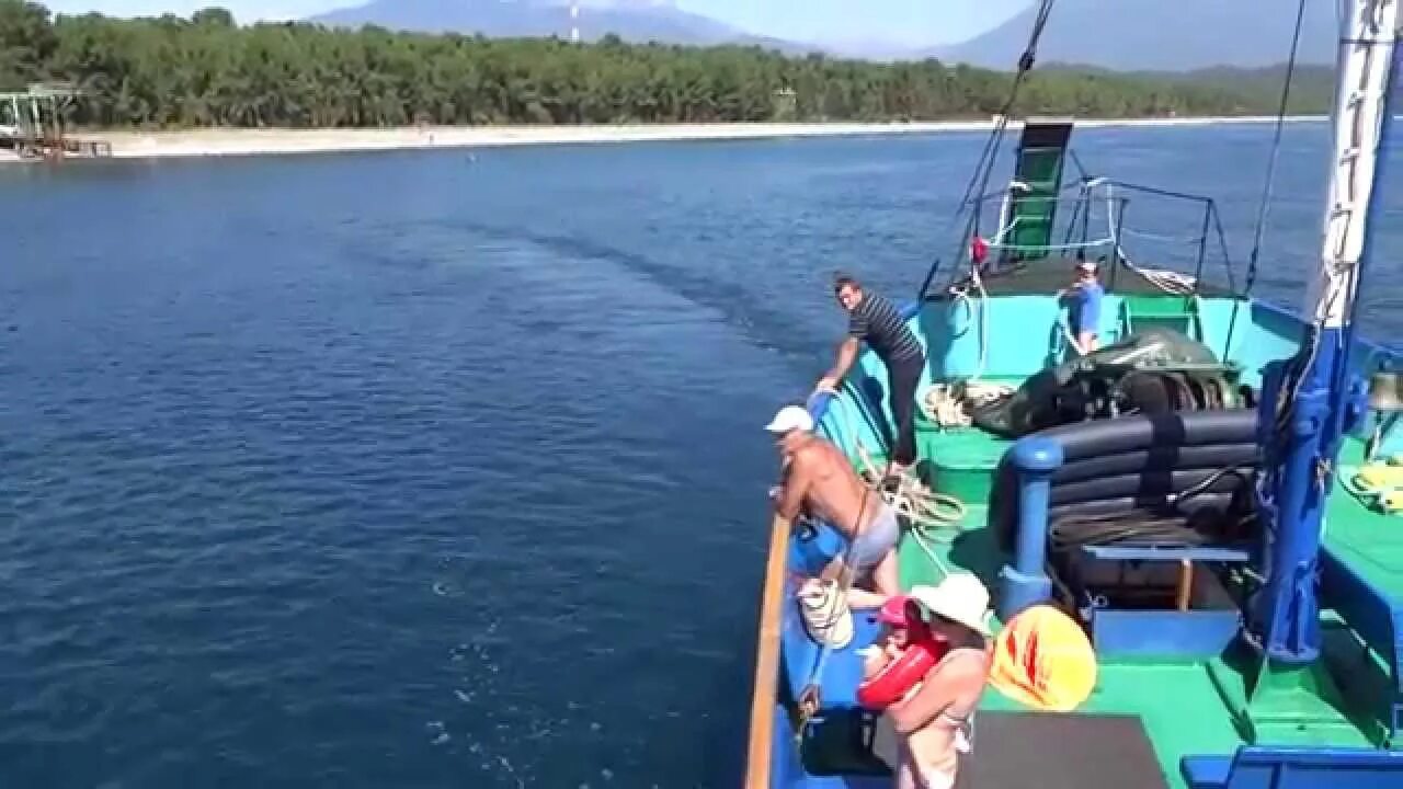 Морские прогулки в абхазии. Теплоход герой абхазии. морская прогулка абхазия. герой абхазии прогулки. герой абхазии корабль.