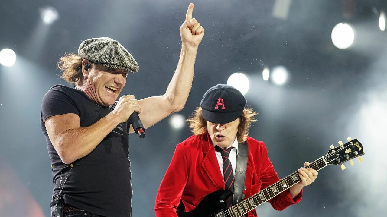 Ас дс thunderstruck. Ac/dc группа thunderstruck. рокер. ac/dc группа видео. ас дс шоу бизнес.