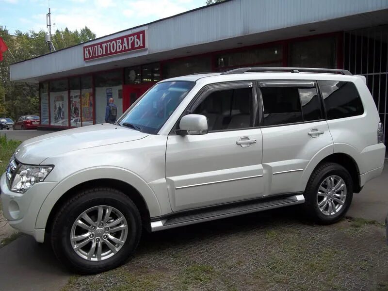 Mitsubishi pajero 2014