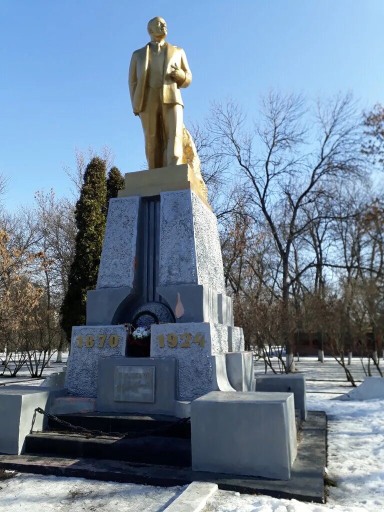 Парк куйбышева. Парк имени Куйбышева Балашов. Балашов памятник Ленину. Памятник Ленина Куйбышева. Памятник Ленину Саратовская область памятники.