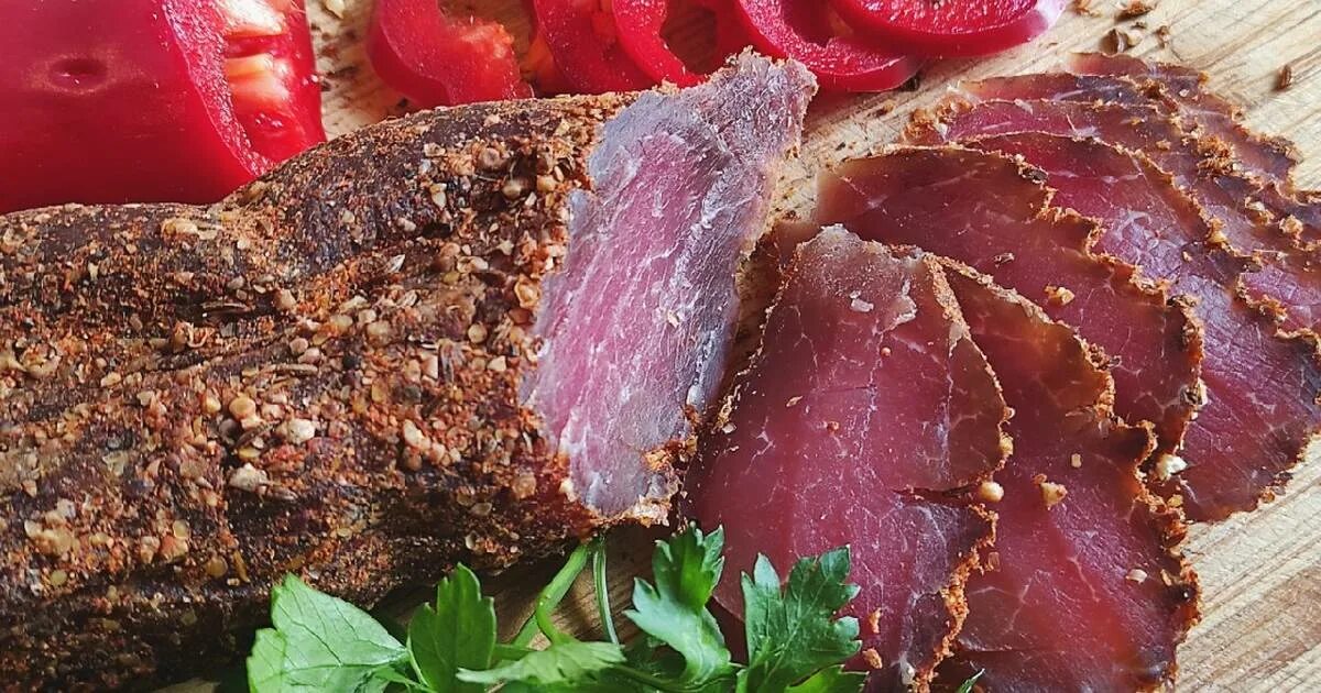 вырезка свиная. свиная вырезка в духовке с картошкой. вырезка в шпике. мясные блюда. пошаговый рецепт свиная вырезка.