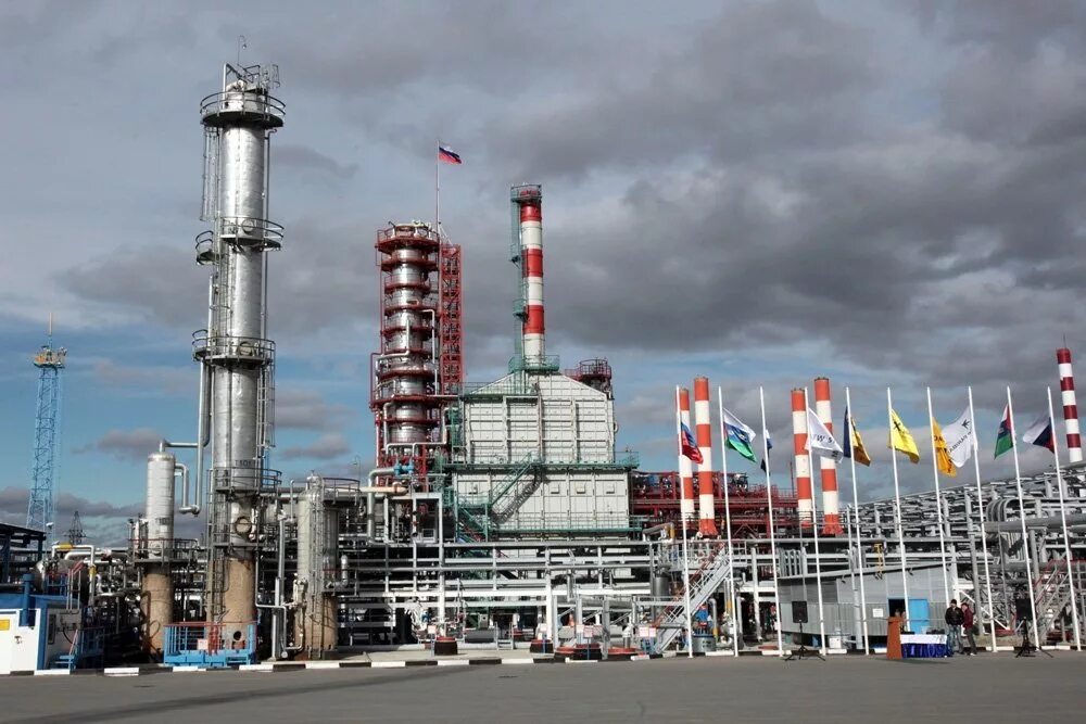 Производство тюменской области. Антипинский нефтеперерабатывающий завод. Нефтеперерабатывающий завод Тюмень. Антипинский завод Тюмень. Нефтяные заводы Тюменская область.