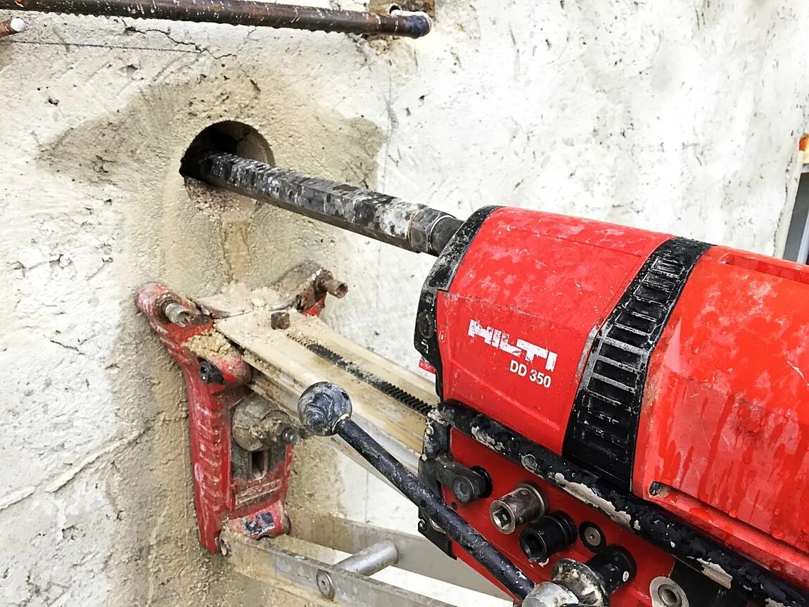 Hilti dd 350. Сверлильная машина keos ks350. Kaibang k6130 алмазное бурение. Алмазное бурение 500 мм. Бурение отверстий в бетоне.