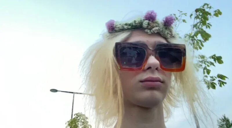 женя крутит мир