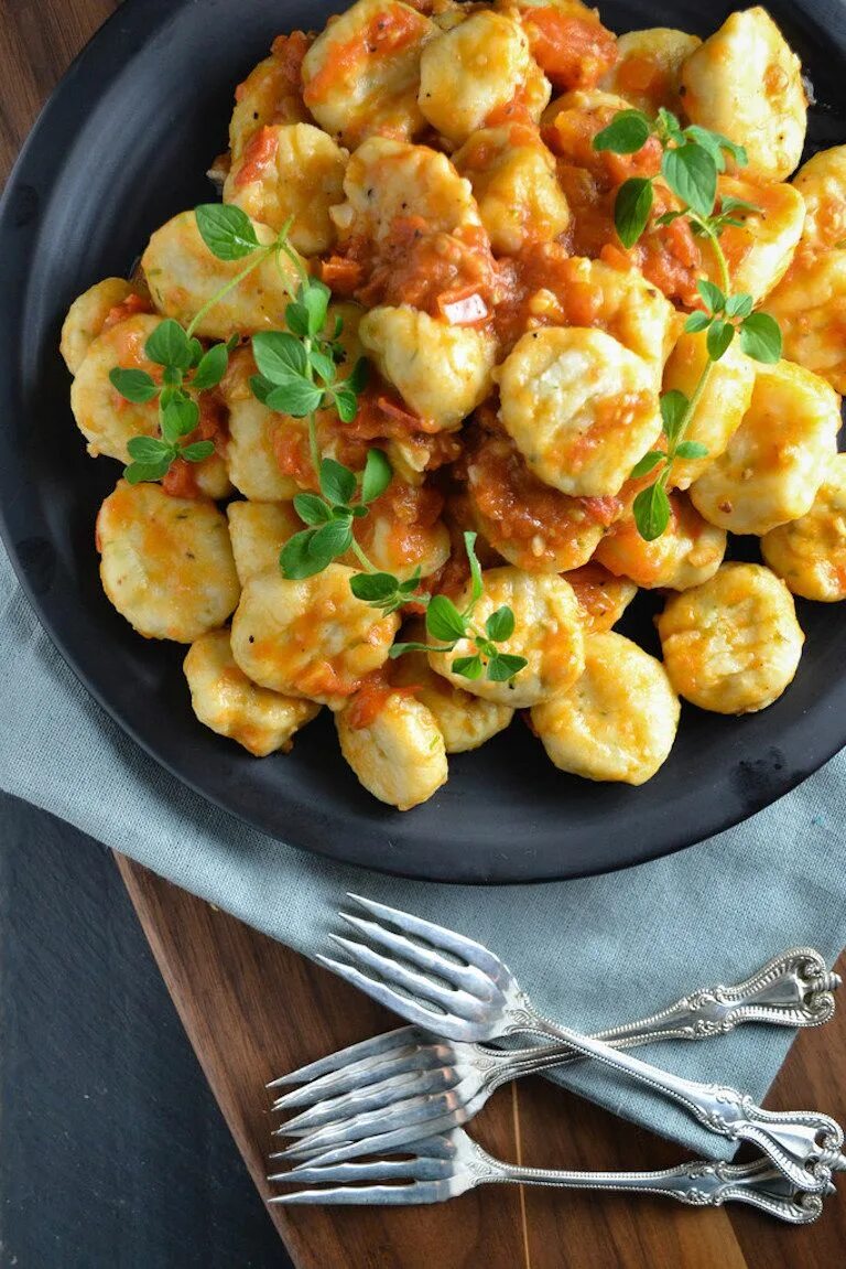 Ньокки из картофеля рецепт. Ricotta gnocchi. ньокки со страчателлой. обжаренные ньокки. parmesan gnocchi.